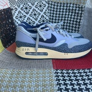 Stylish Blue Sneakers with Patterned Accents